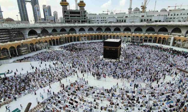 10) Over 1000 Pilgrims in the Hajj Have Died So Far From Heat